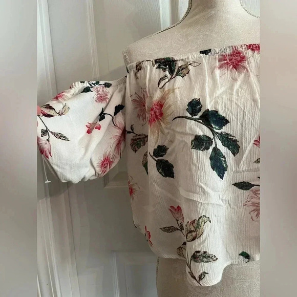 Kimchi Blue Pia Off-the-Shoulder Floral Blouse Cropped‎ Top Women Size: Medium - Picture 7 of 9